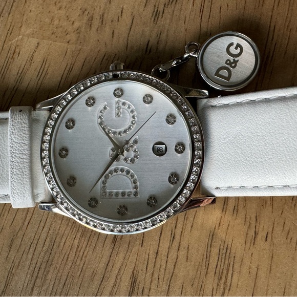 D&G GLORIA WHITE LEATHER AND CRYSTAL WOMENS WATCH DW0091 - Picture 4 of 9